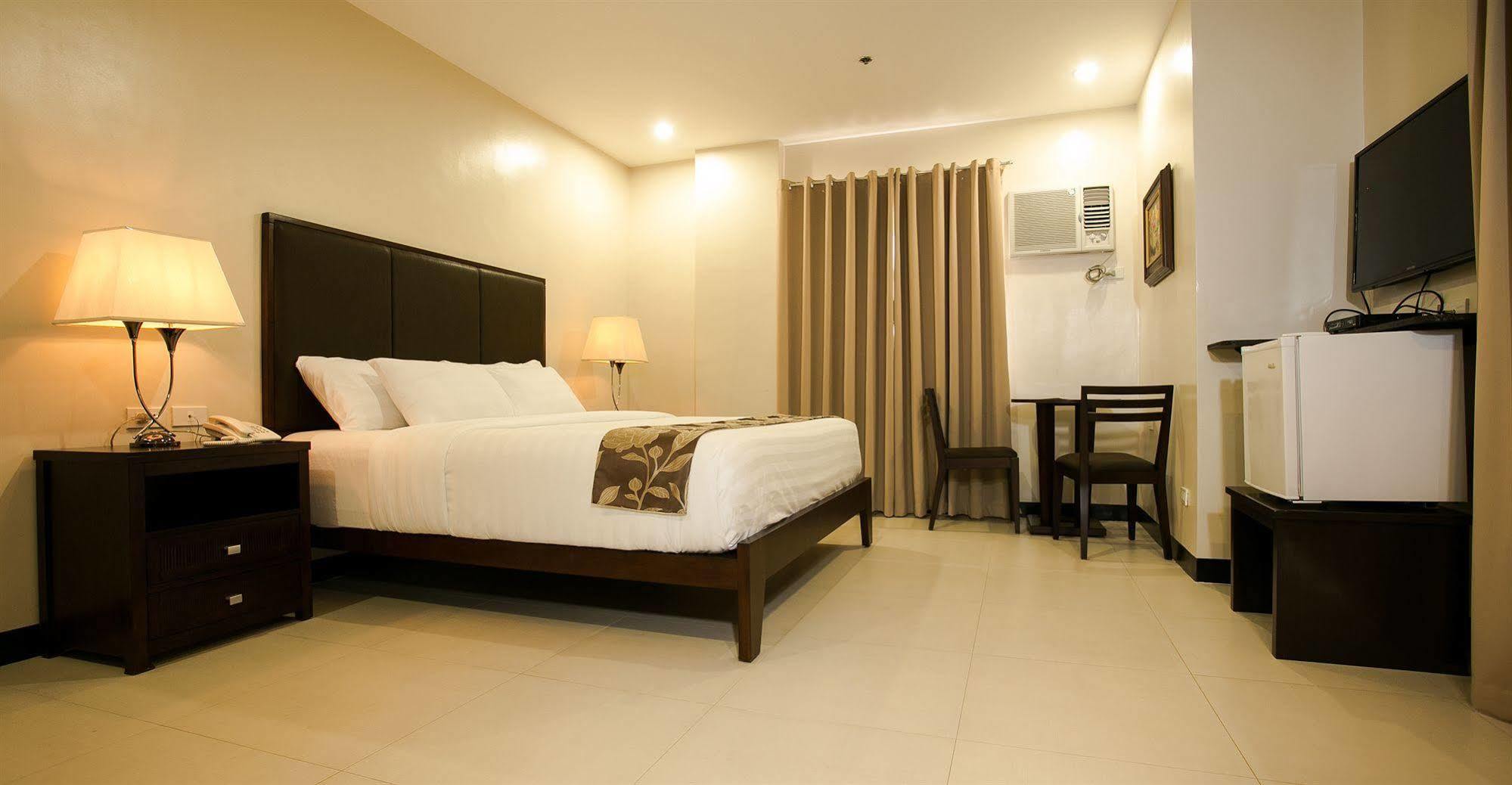 Main Hotel & Suites Cebu Екстер'єр фото