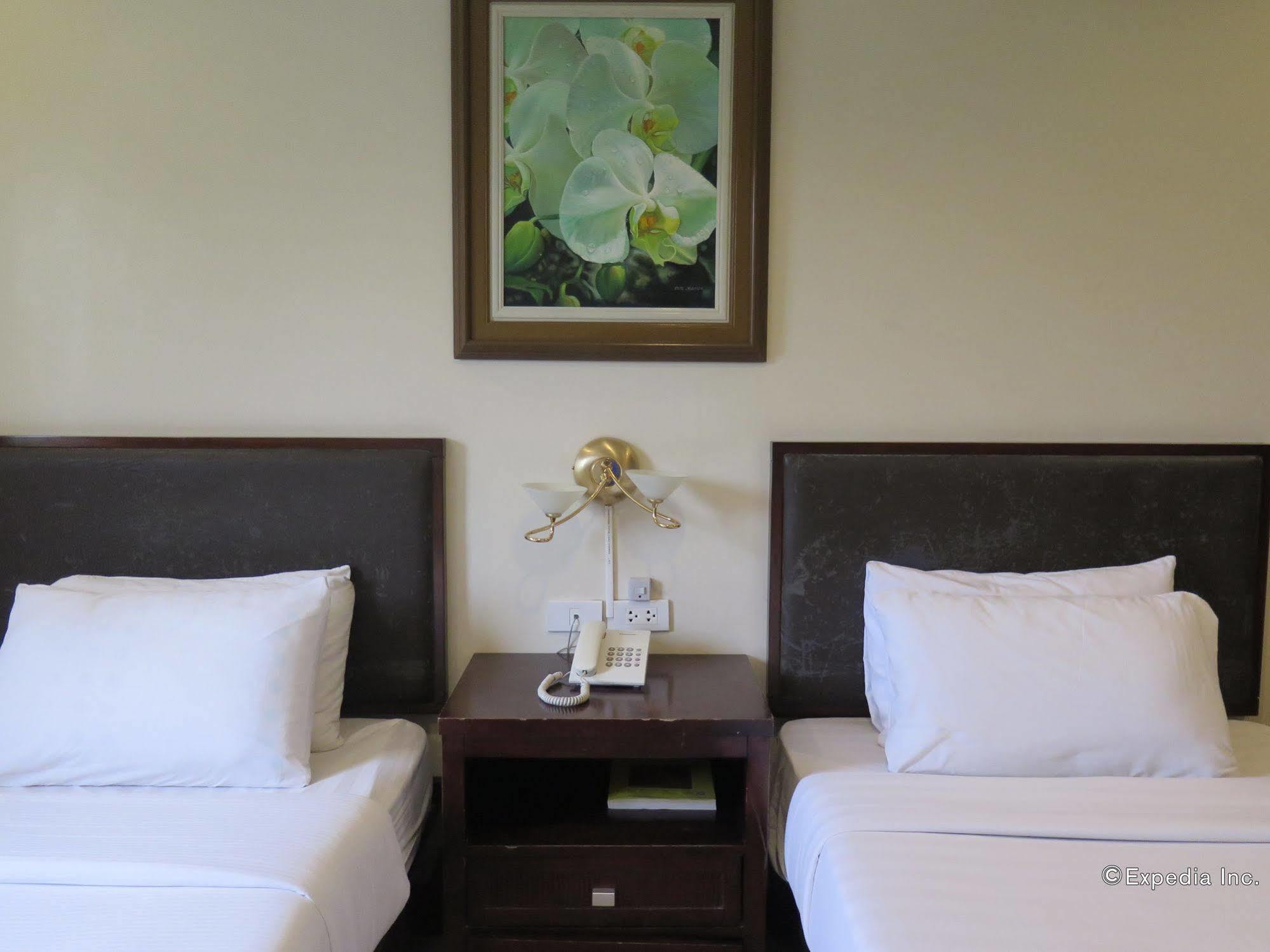 Main Hotel & Suites Cebu Екстер'єр фото