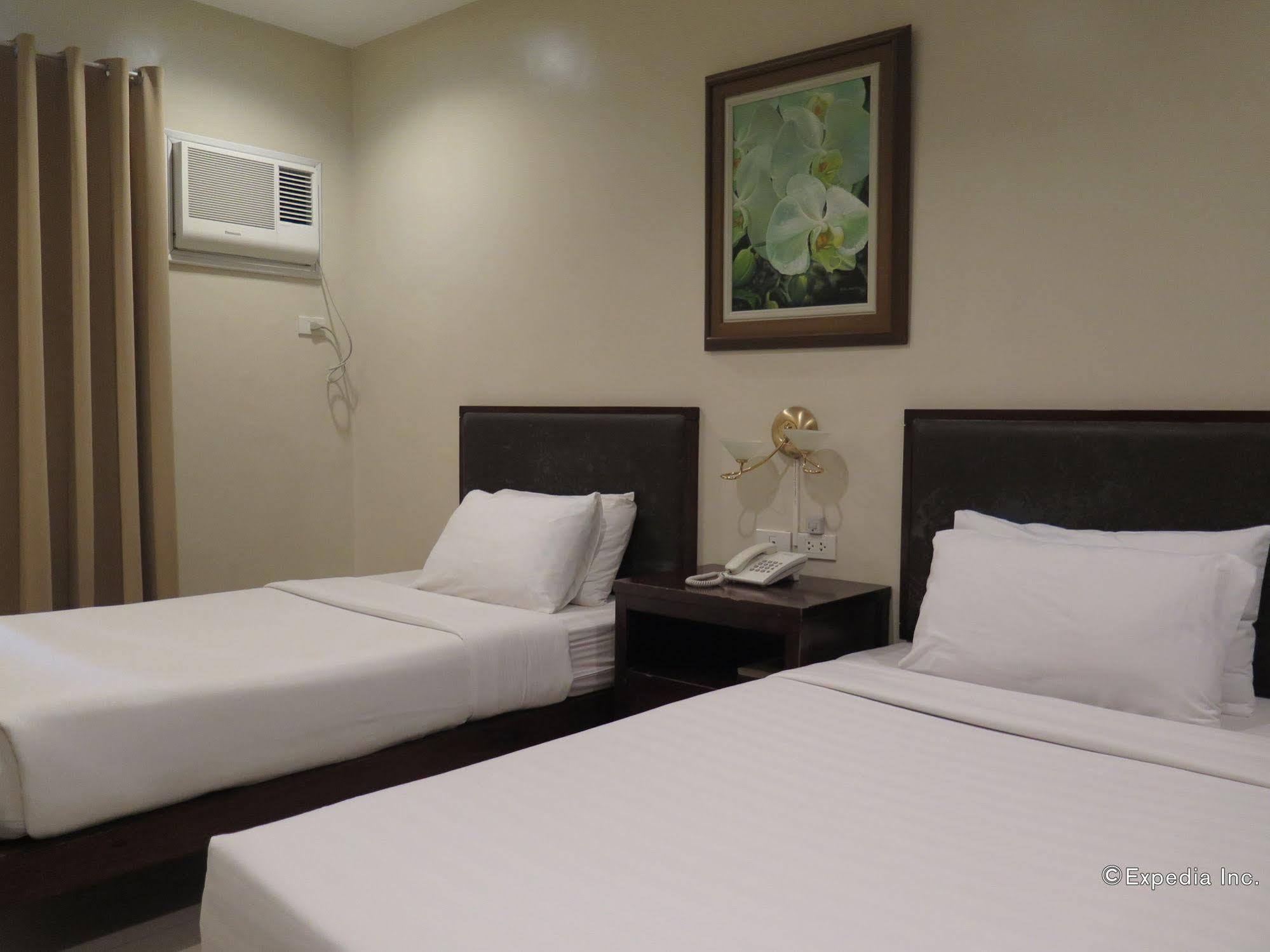 Main Hotel & Suites Cebu Екстер'єр фото